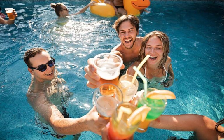 ¿Buscas piscina en Jerez?