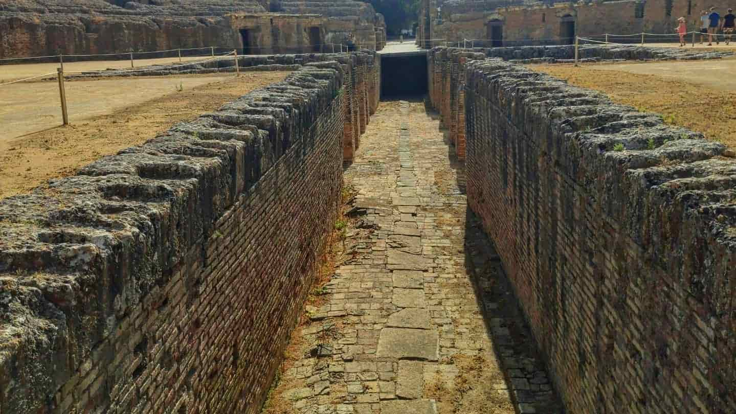 Ruinas de Itálica en Santiponce, testimonio del pasado romano de la ciudad